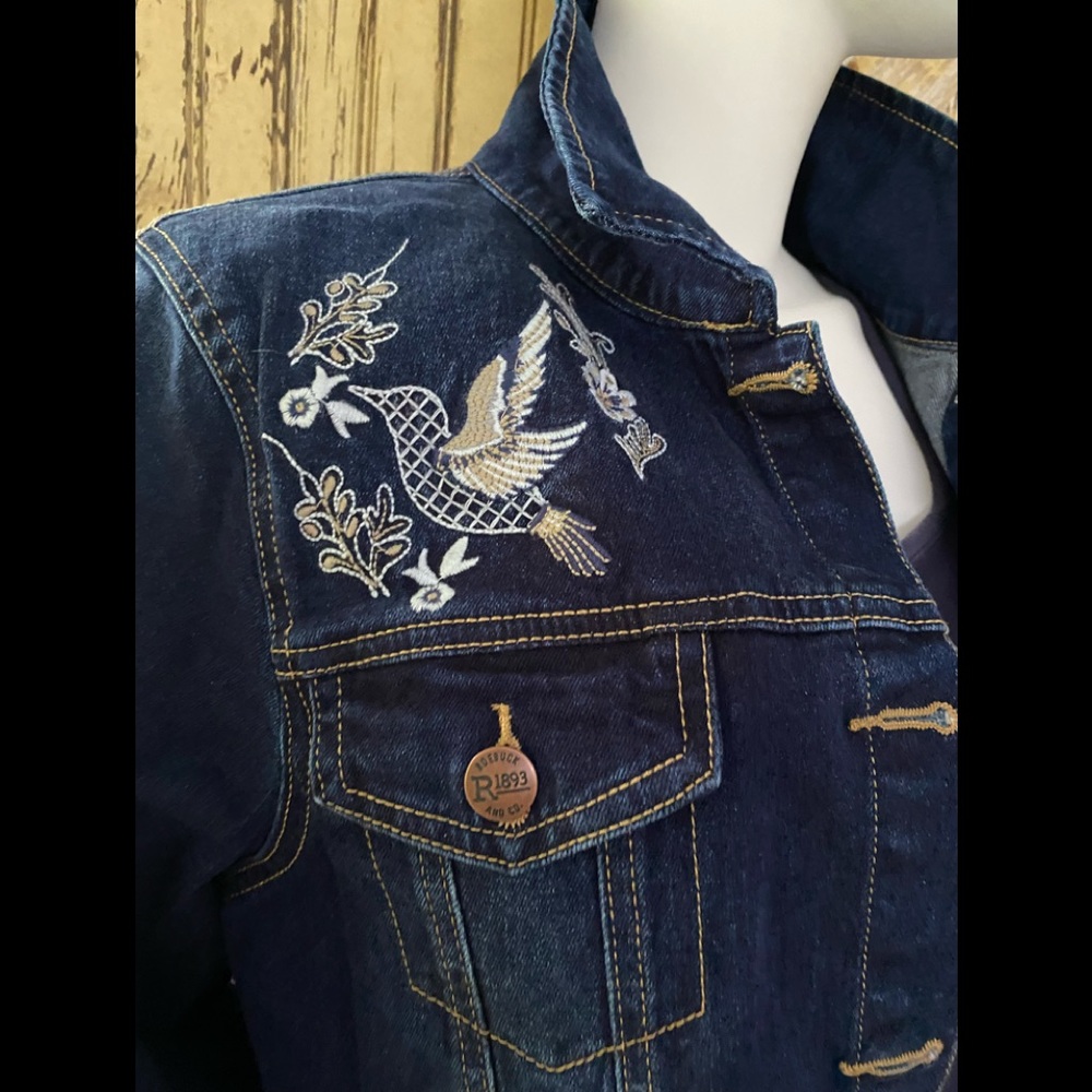 NWT Embroidered jeans jacket with dove size Large denim jacket